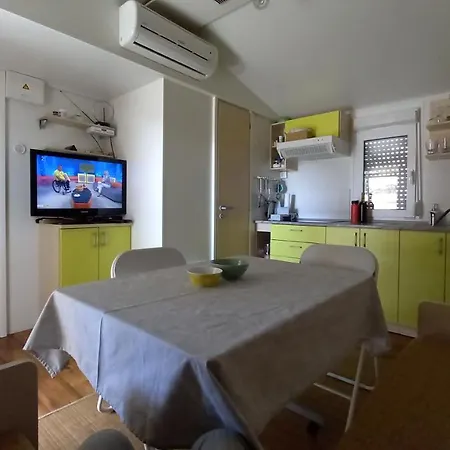 Holiday home Mobilna Hiska Kristof *